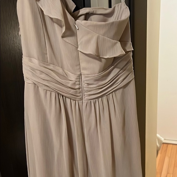 David's Bridal Elegant Gown in Cream - Picture 7 of 8